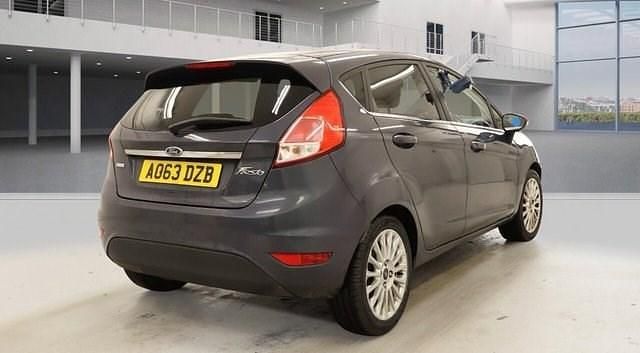 Used Ford Fiesta Titanium 125 HP (91 kW) 2013 Grey Hatchback