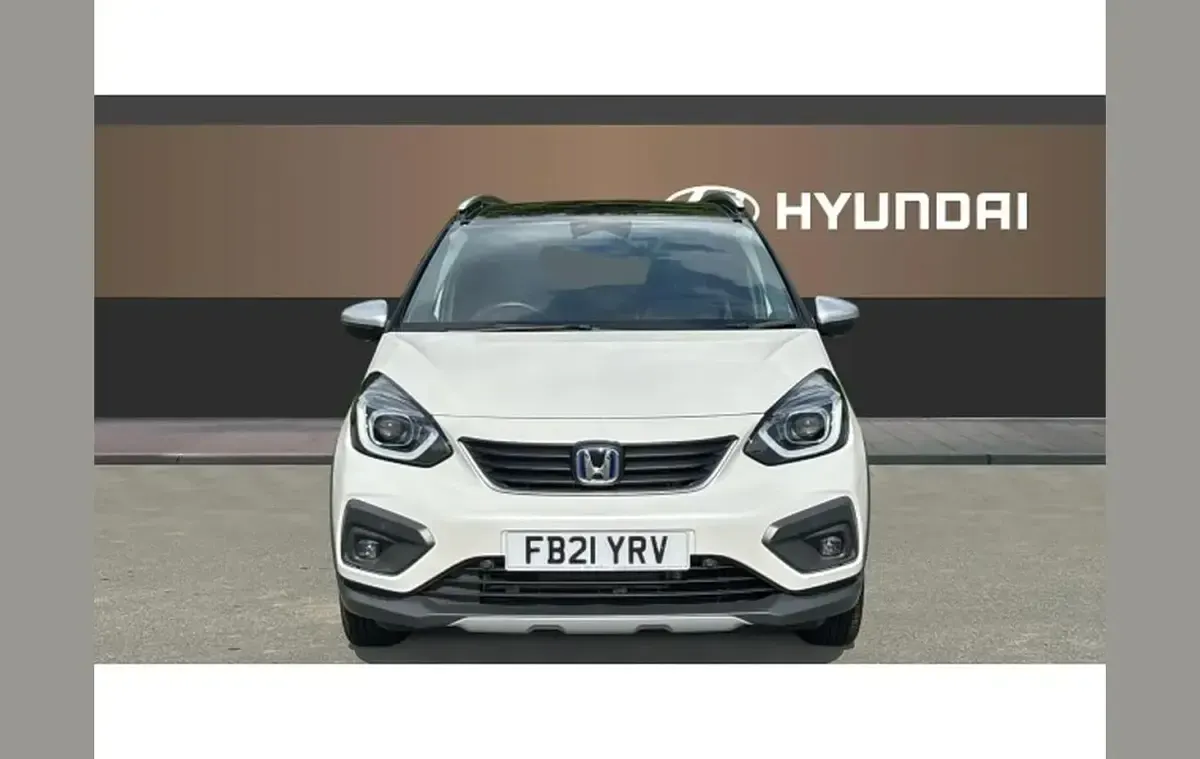 Used Honda Jazz Hybrid 109 HP (80 kW) 2021 White Hatchback