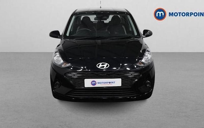 Begagnad Hyundai i10 Advanced 63 HK (46 kW) 2025 Svart Halvkombi