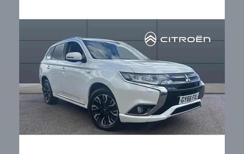 Used Mitsubishi Outlander P-HEV 199 HP (146 kW) 2016 White SUV