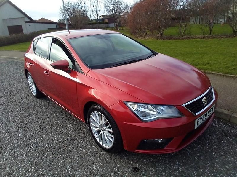 Used Seat Leon SE Dynamic 2019 Red Hatchback