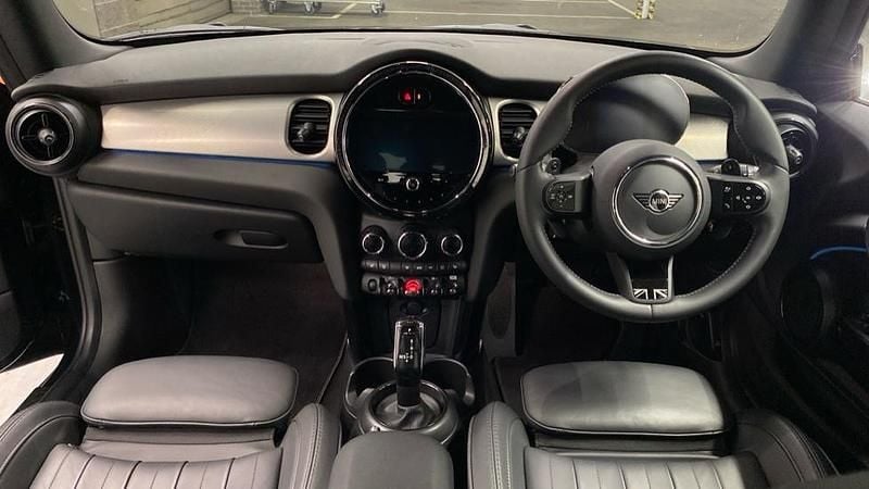 Gebraucht Mini Cooper S Exclusive 176 PS (129 kW) 2023 Schwarz Kleinwagen
