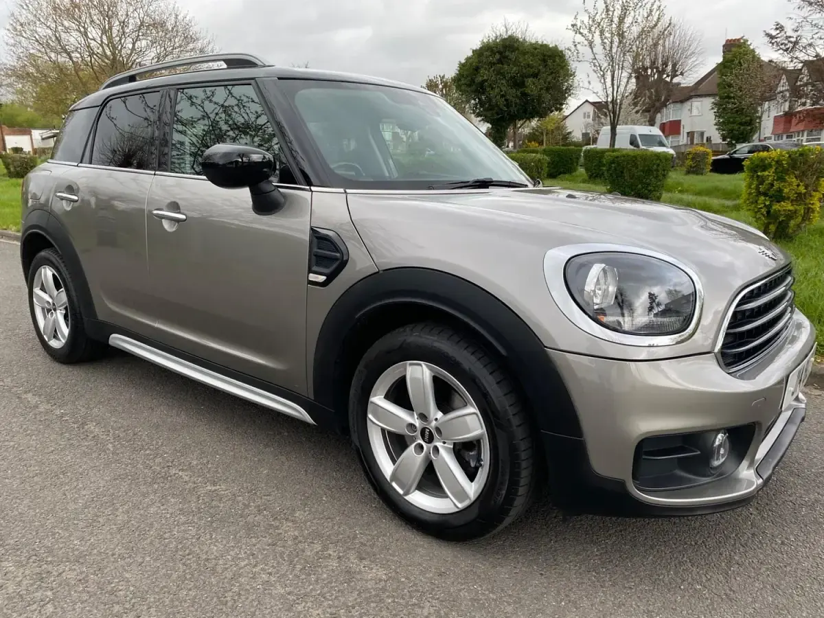 Usado Mini Cooper Classic 2019 Plateado Utilitario