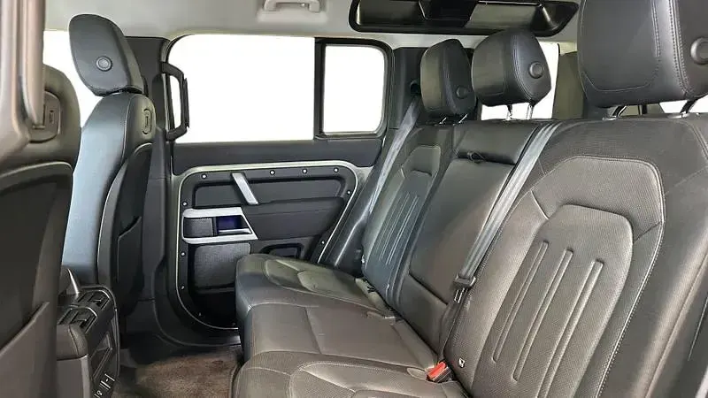 Used Land Rover Defender SE Dynamic 2021 Pangea green SUV