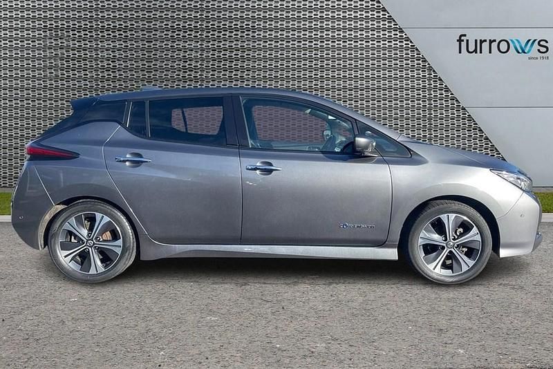 Begagnad Nissan Leaf Tekna 110 kW (150 HK) 2019 Halvkombi