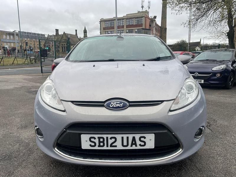 Used Ford Fiesta Titanium 96 HP (70 kW) 2012 Silver Hatchback