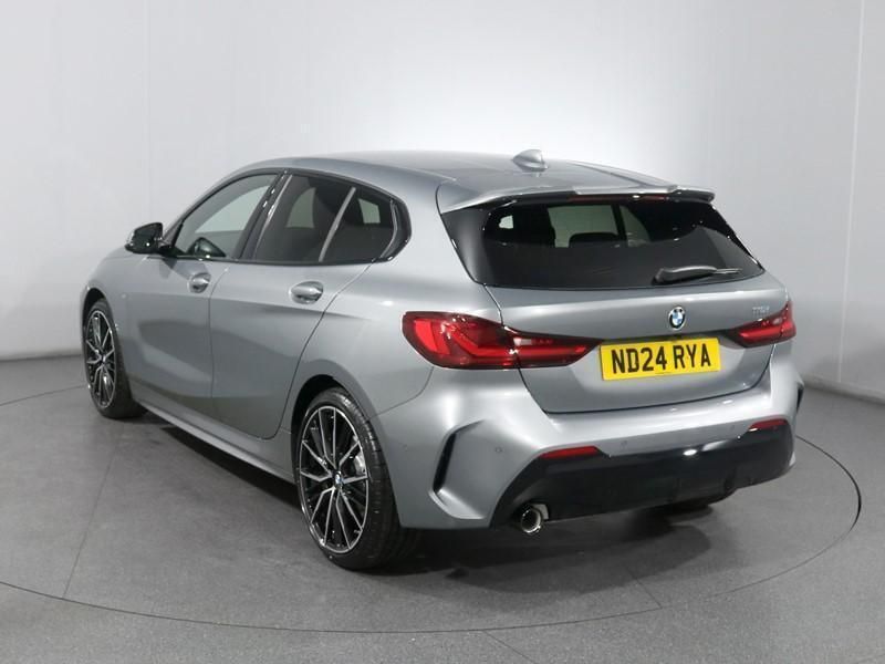Usado BMW 118 M Sport 134 HP (98 kW) 2024 Cinzento Citadino