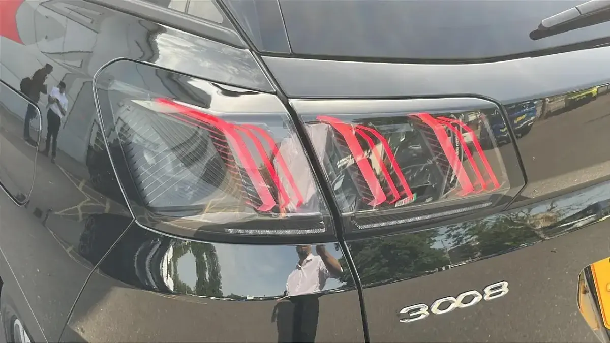 Second-hand Peugeot 3008 Allure+ 222 CP (163 kW) 2023 Negru SUV