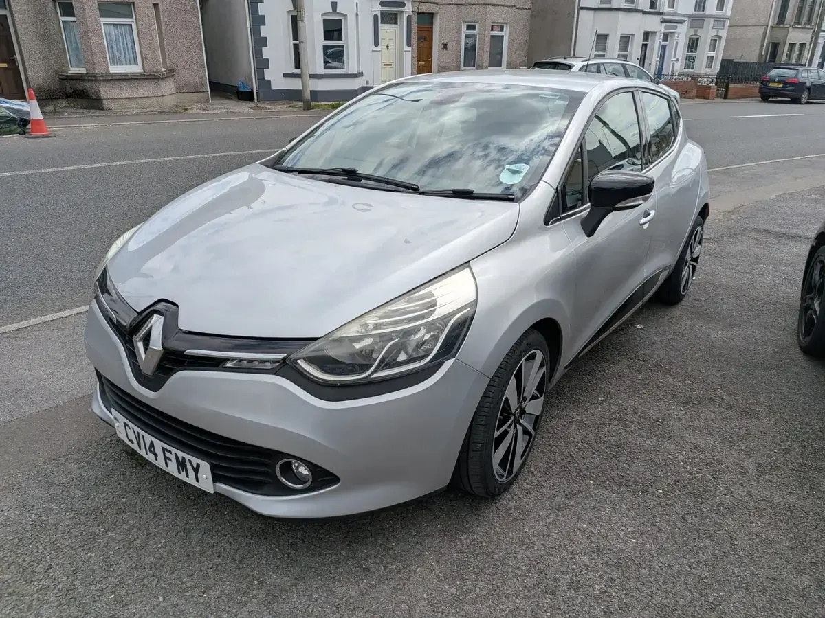 Used Renault Clio Dynamique 90 HP (66 kW) 2014 Silver Hatchback