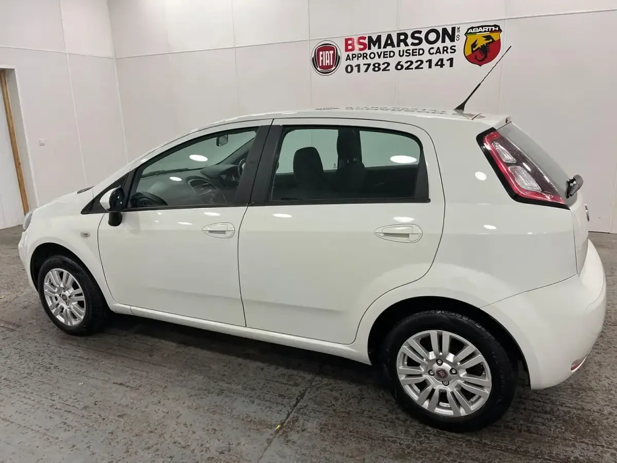 Used Fiat Punto Easy 69 HP (50 kW) 2012 White Hatchback