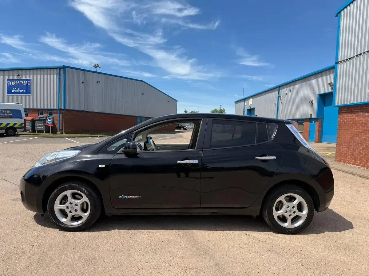 Used Nissan Leaf 80 kW (109 HP) 2013 Black Hatchback