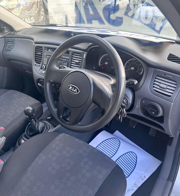 Used Kia Rio 2011 Silver Hatchback