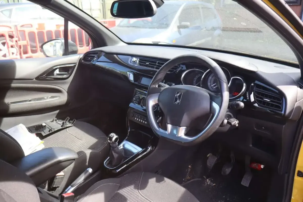 Usado Citroën DS3 2012 Amarelo Citadino