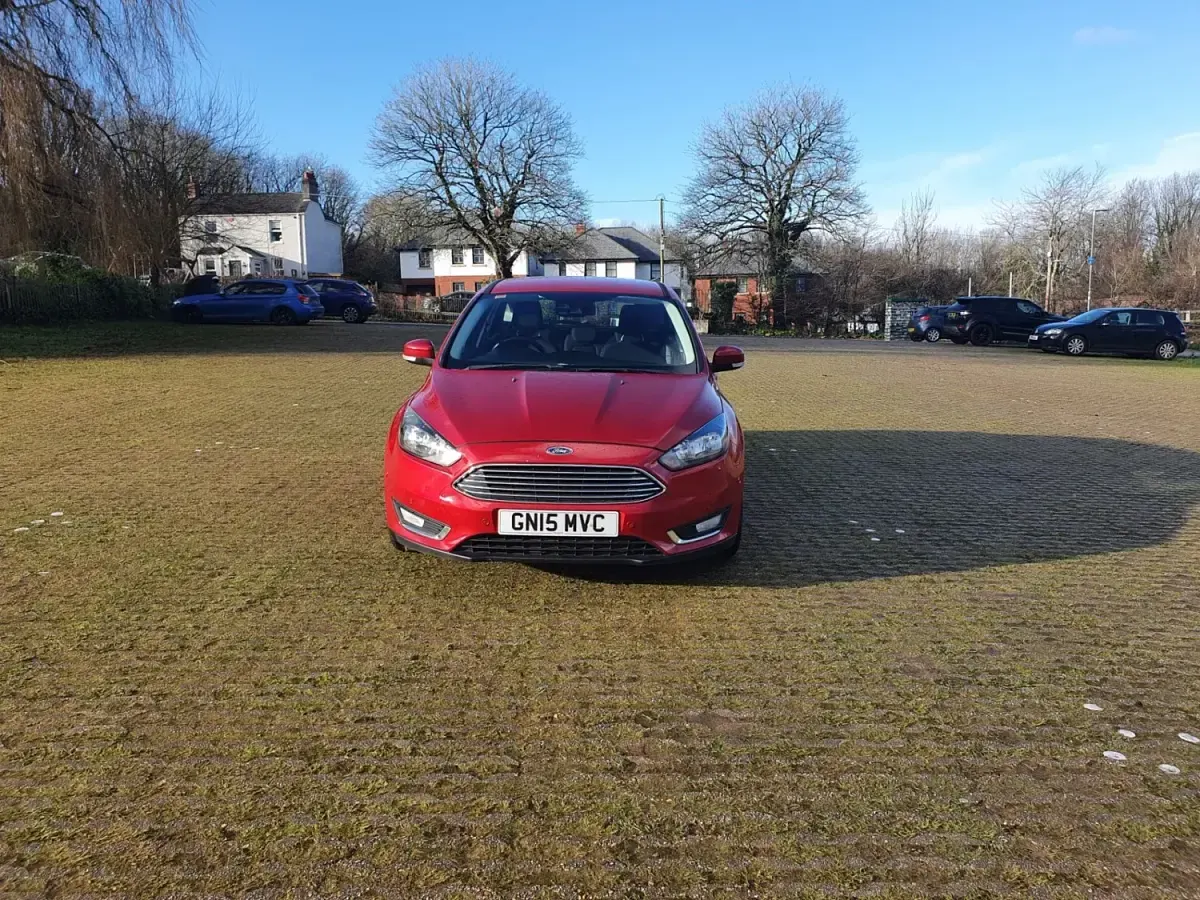 Usado Ford Focus Titanium 150 CV (110 kW) 2015 Rojo Utilitario