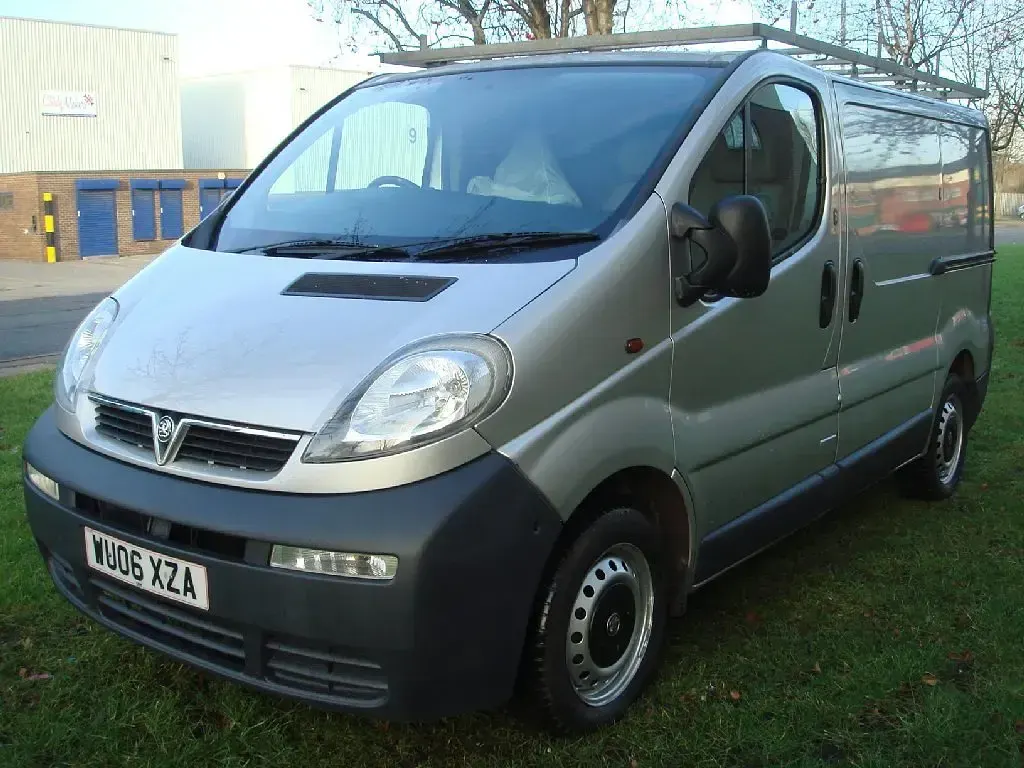 Used Vauxhall Vivaro 100 HP (73 kW) 2006 Silver MPV