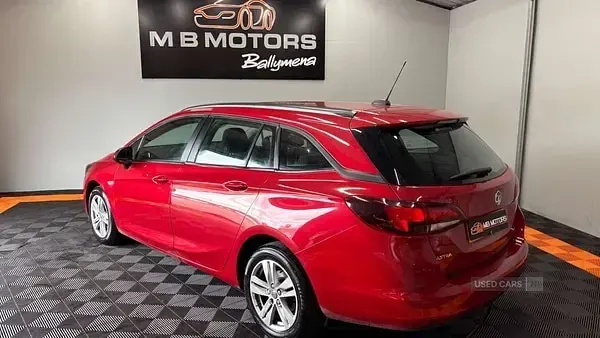 Used Vauxhall Astra Business Edition 130 HP (95 kW) 2021 Red Estate