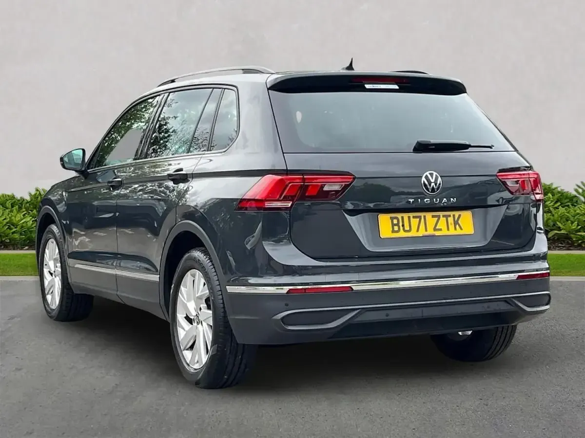 Używany VW Tiguan S 150 KM (110 kW) 2022 Szary SUV