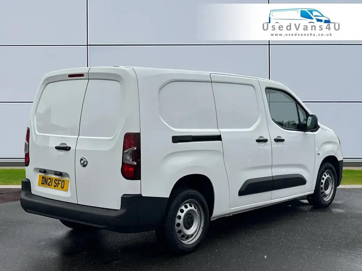 Usado Vauxhall Combo 100 HP (73 kW) 2021 Branco Monovolume