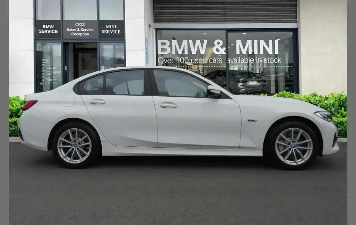Used BMW 330e Comfort Edition 288 HP (211 kW) 2022 White Sedan