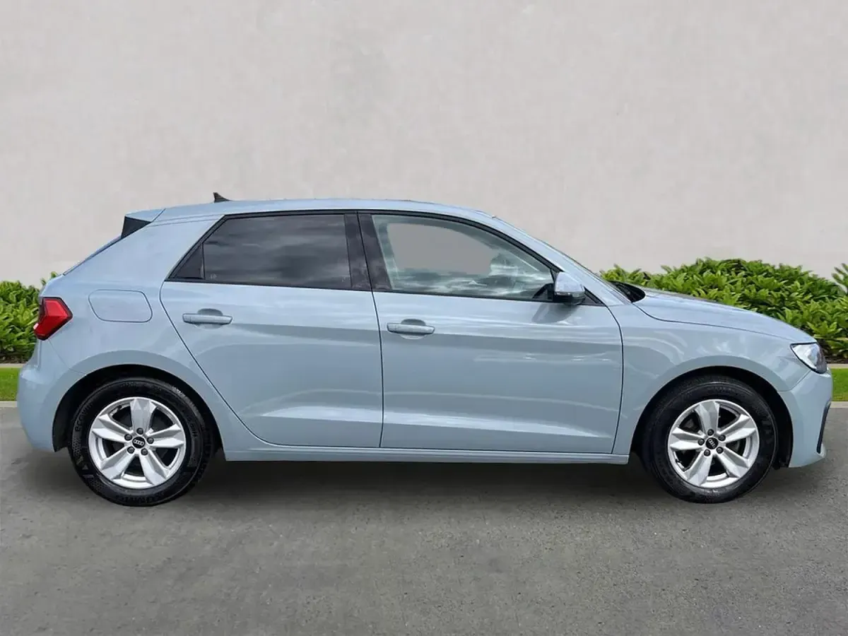 Usado Audi A1 Premium 94 HP (69 kW) 2021 Cinzento SUV