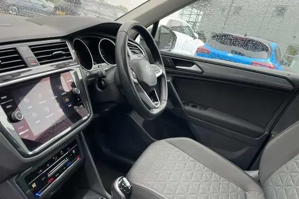 Gebraucht VW Tiguan Life 150 PS (110 kW) 2023 Silber SUV