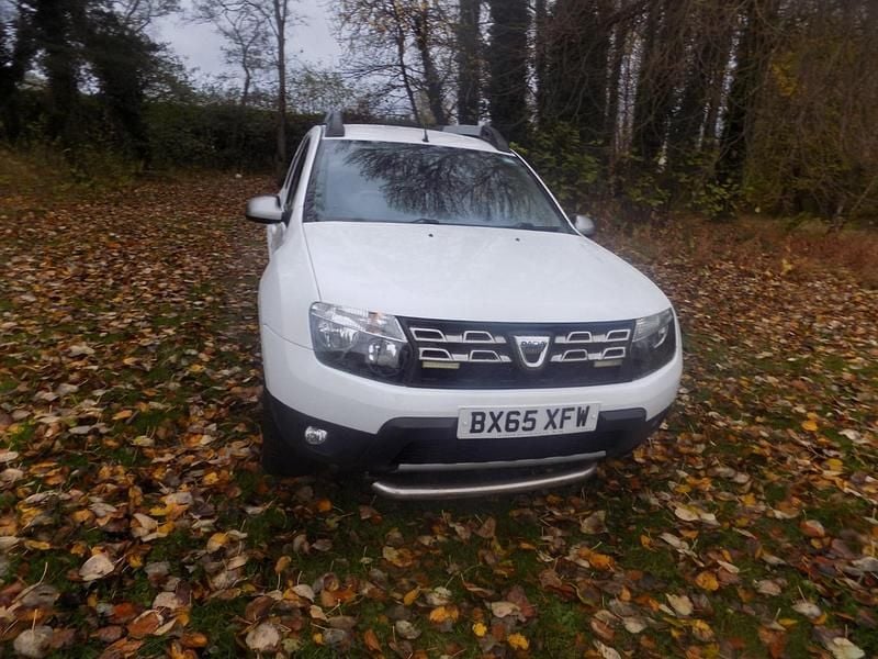 Used Dacia Duster Lauréate 110 HP (80 kW) 2015 White SUV