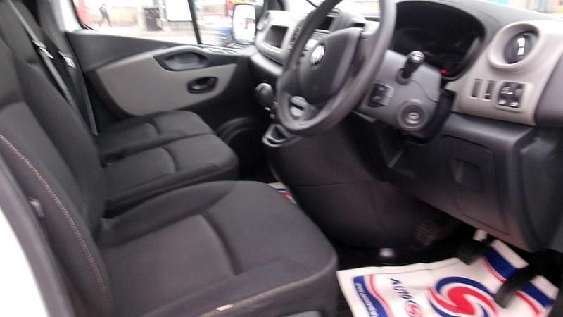 Used Renault Trafic Business 120 HP (88 kW) 2018 White MPV