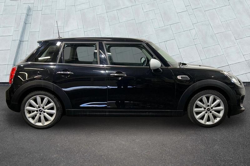 Used Mini Cooper Hatch 134 HP (98 kW) 2017 Black Hatchback