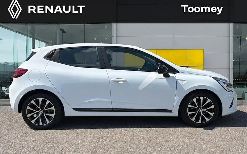 Used Renault Clio Evolution 90 HP (66 kW) 2023 White  Hatchback