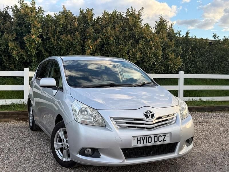 Used Toyota Verso 132 HP (97 kW) 2010 Silver MPV