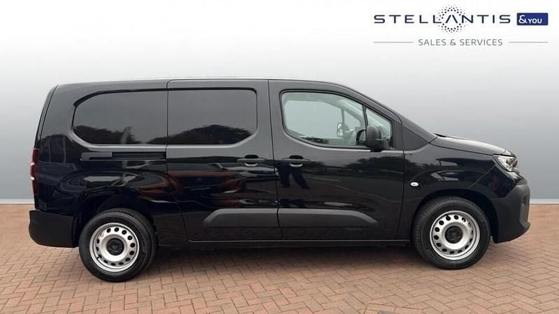 Black New 2025 Peugeot Partner MPV | £17,995 (Fair price) - Image 1/4