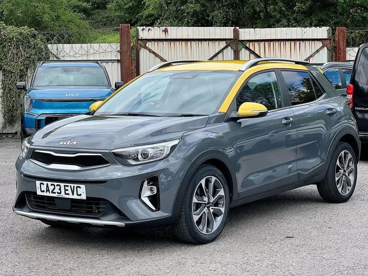 Used Kia Stonic 99 HP (72 kW) 2023 Grey SUV