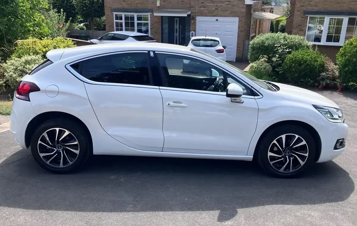 Used DS Automobiles DS4 Elegance 120 HP (88 kW) 2016 White Hatchback