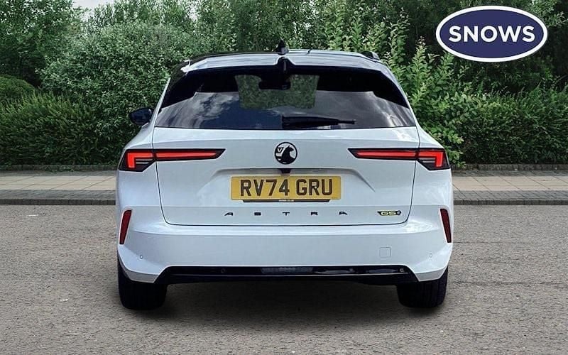 Used Vauxhall Astra GSe 225 HP (165 kW) 2023 White Estate