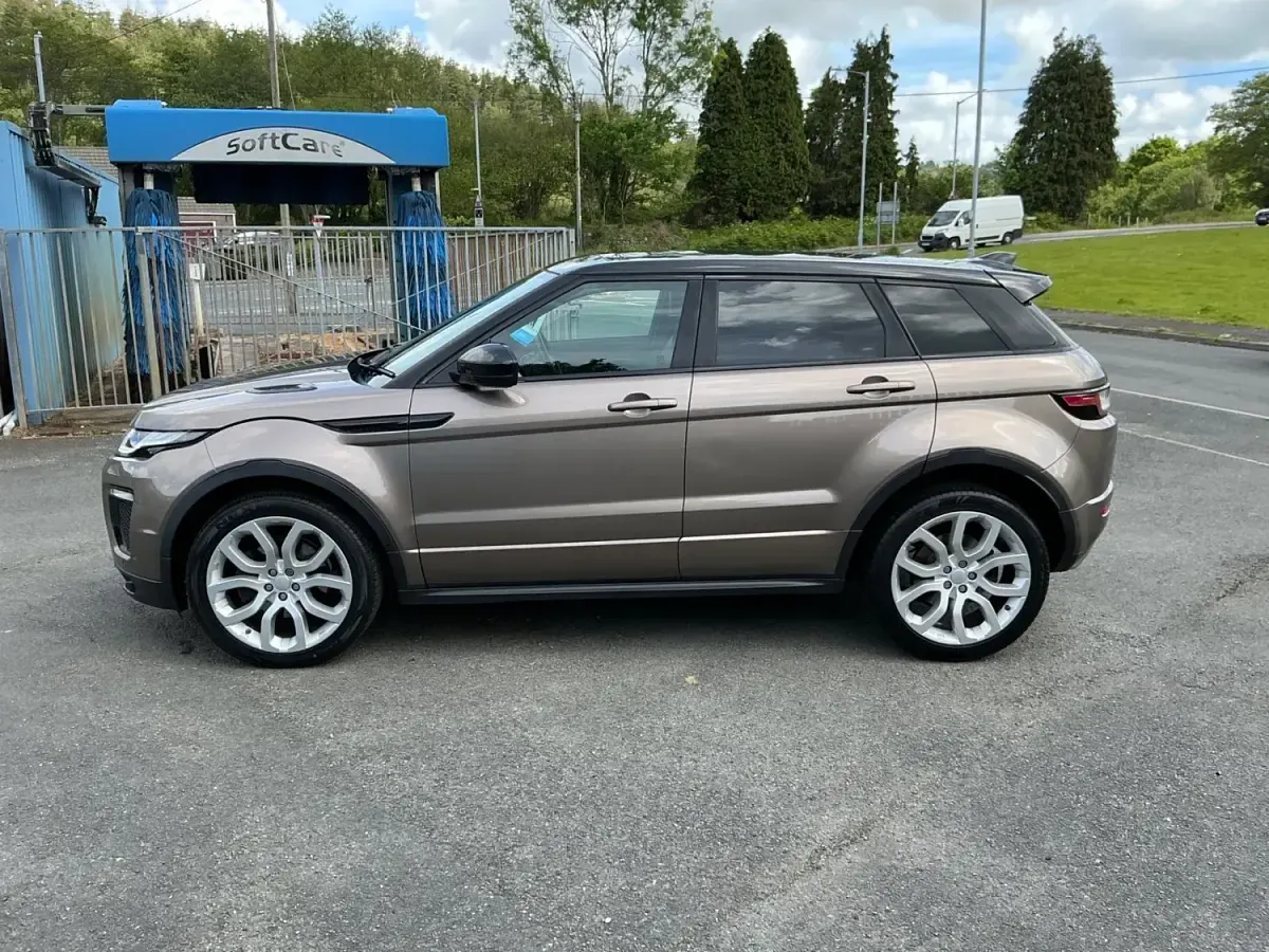 Usado Land Rover Range Rover evoque HSE Dynamic 2017 Marrón Familiar