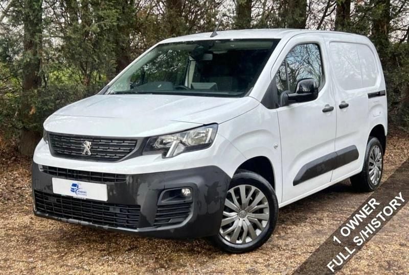 White Used 2022 Peugeot Partner Premium MPV | £7,995 (Good price) - Image 1/3