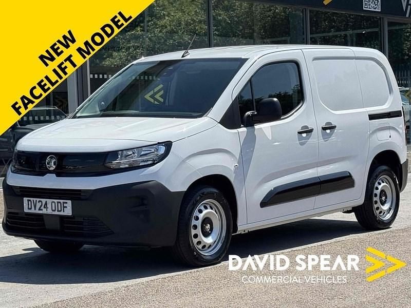 White Used 2024 Vauxhall Combo MPV | £14,990 (A bit pricey) - Image 1/3