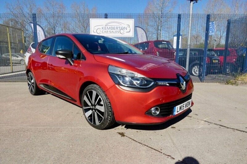 Red Used 2015 Renault Clio IV Dynamique Hatchback | £5,995 (Fair price) - Image 1/4