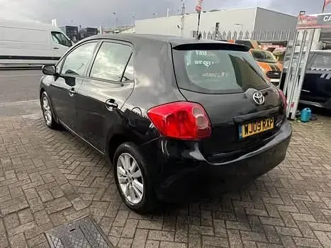 Used Toyota Auris 124 HP (91 kW) 2009 Black Hatchback