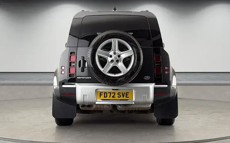 Used Land Rover Defender HSE 300 HP (220 kW) 2023 Carpathian grey SUV