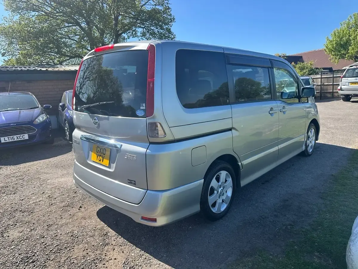 Used Nissan Serena 2010 Silver MPV