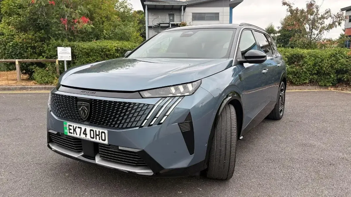 Used Peugeot e-5008 GT 152 kW (207 HP) 2024 Blue SUV