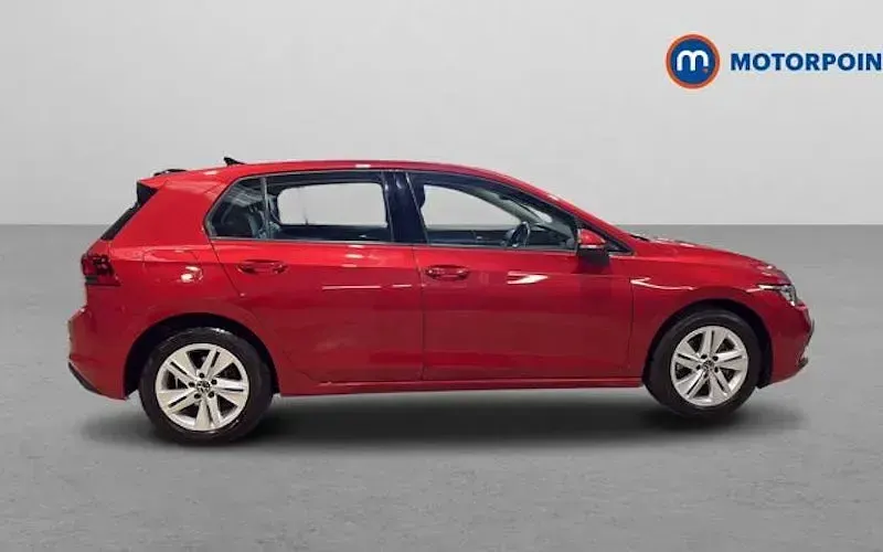 Used VW Golf VIII Life 150 HP (110 kW) 2023 Red Hatchback