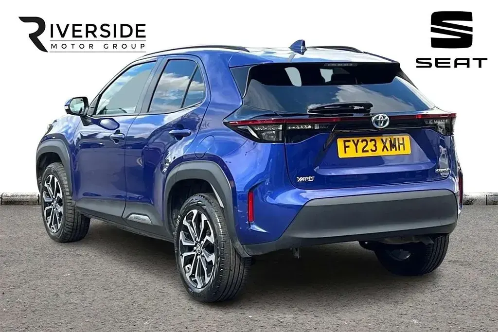 Used Toyota Yaris Cross Design 113 HP (83 kW) 2023 Blue SUV