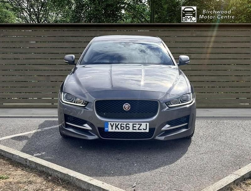 Used Jaguar XE R-Sport 180 HP (132 kW) 2016 Grey Sedan