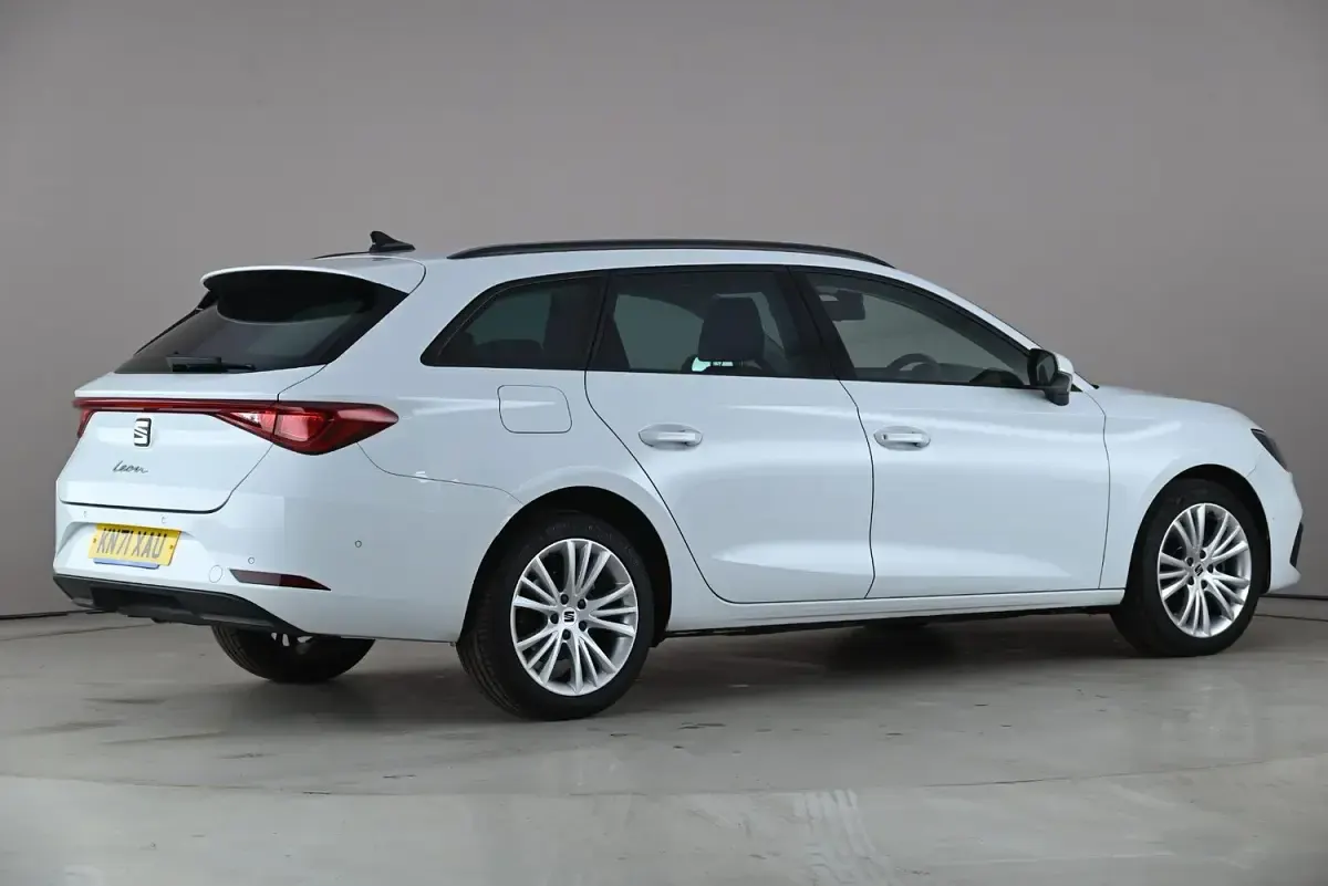 Used Seat Leon SE Dynamic 115 HP (84 kW) 2021 White Estate