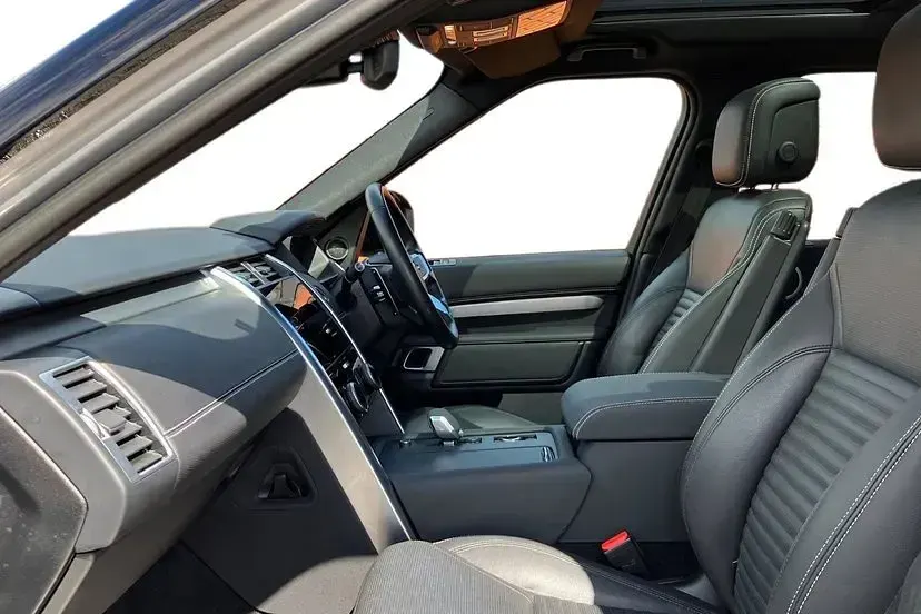 Used Land Rover Discovery SE Dynamic 300 HP (220 kW) 2023 Hakuba silver SUV
