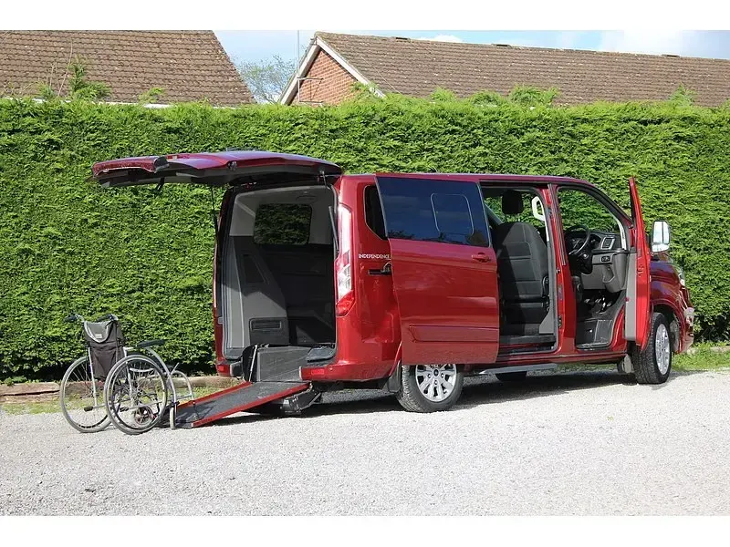 Usado Ford Tourneo Custom 130 HP (95 kW) 2020 Vermelho Van