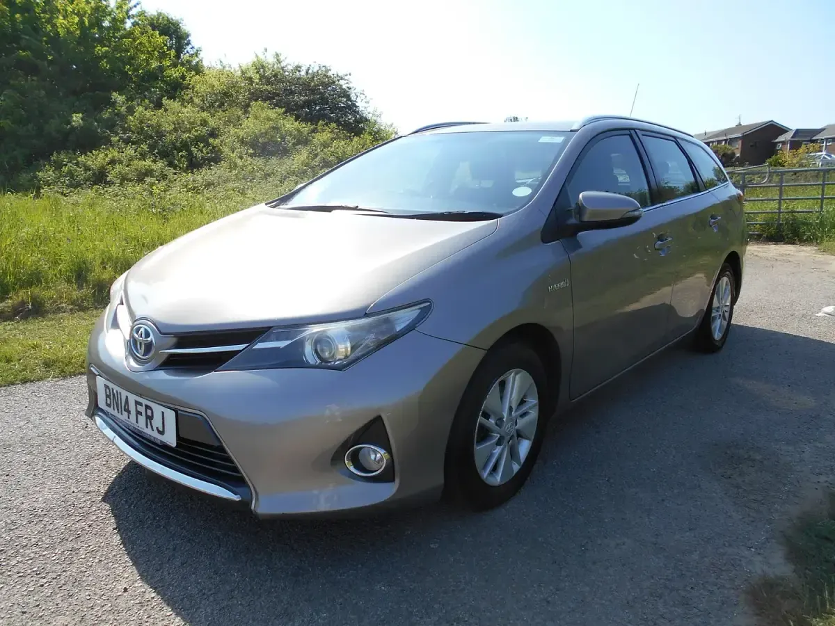 Usado Toyota Auris Hybrid 2014 Castanho Carrinha