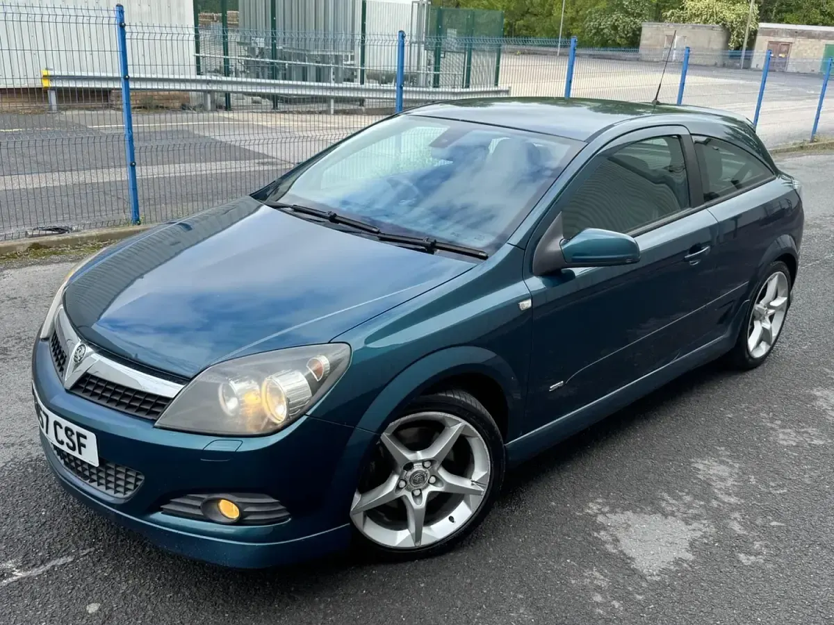 Used Vauxhall Astra Sport 150 HP (110 kW) 2007 Turquoise Hatchback
